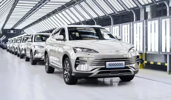 Hãng xe Trung Quốc mới vào Việt Nam vừa kỷ niệm chiếc xe BYD Song Plus thứ 1 triệu sản xuất, tương lai sẽ sớm về nước ta