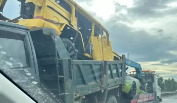 Hình ảnh mới nhất về 2 chiếc xe nhập lậu bị tiêu hủy ở Quảng Bình: Mercedes-Benz G63 chất lên xe tải, Lamborghini Murcielago trên xe cứu hộ