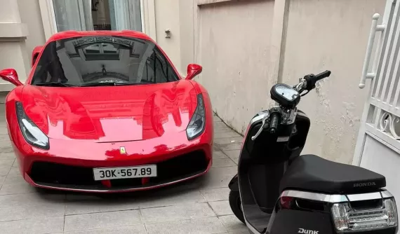 Hết phủ bụi, siêu xe mui trần Ferrari 488 Spider lại khiến cư dân mạng xôn xao vì biển số siêu VIP 30K-567.89 trúng đấu giá 12,57 tỷ đồng