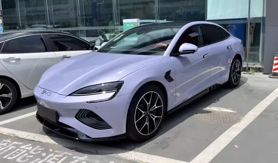 Cận cảnh BYD Seal 2025 ở đại lý trước khi ra mắt vào ngày mai, không khác nhiều so với xe đang bán ở Việt Nam