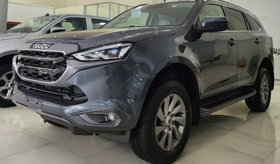 Isuzu Mu-X giảm giá đến 200 triệu đồng, bản cao cấp nhất rẻ như bản tiêu chuẩn của Toyota Fortuner