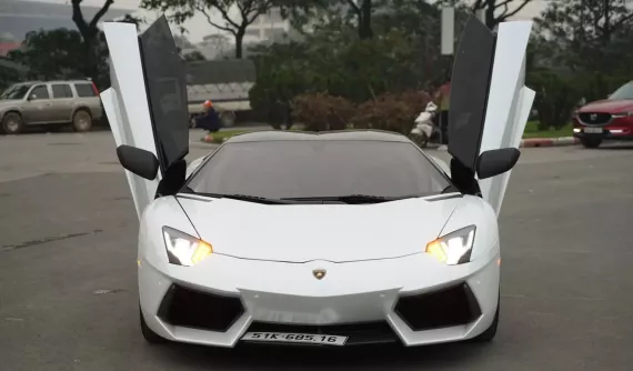 Cận cảnh Lamborghini Aventador mui trần có giá bán gần 17 tỷ đồng, cả Việt Nam chỉ có 4 chiếc