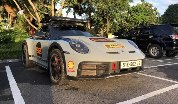 Vẻ đẹp của Porsche 911 Dakar mới về Việt Nam, chủ xe bỏ ra hơn 100 triệu đồng để làm điều này