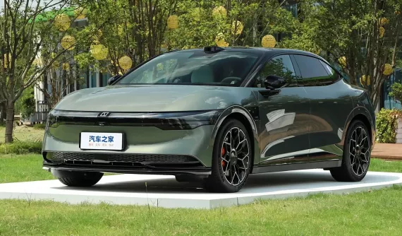 Đánh giá nhanh Zeekr 007 2025: Xe điện sạc nhanh nhất thế giới, giá từ 683 triệu đồng