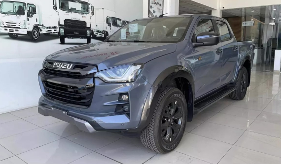 Xe bán tải Isuzu D-Max giảm giá đến 130 triệu đồng để xả hàng tồn