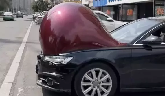 Hiện tượng các xe ô tô ở Trung Quốc bất ngờ phình to, như "mang bầu" thu hút sự quan tâm