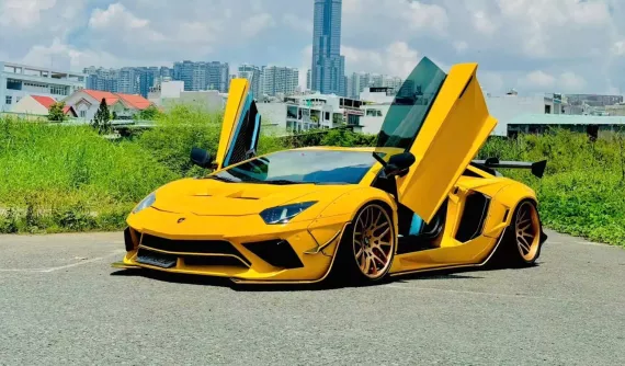 Siêu xe Lamborghini Aventador Limited Edition 50 lại được cho đi đổi màu mới