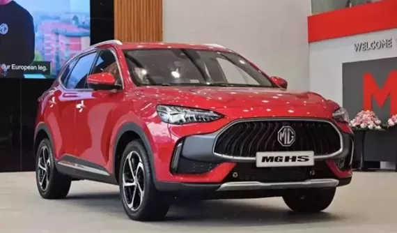 MG HS và RX5 cùng cỡ C, có thực sự “dẫm chân” nhau?