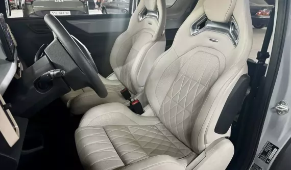 Đây là chiếc xe VinFast VF3 "ăn chơi" nhất Việt Nam: Chủ nhân chi gần 300 triệu đồng để độ cặp ghế Mercedes-Benz