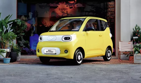 Wuling Hongguang MINIEV đang giảm giá mạnh, chật vật tìm khách ở Việt Nam, vừa có bản mới ra mắt tại quê nhà