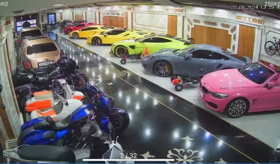 Nhà nhà Gumball 3000, đại gia Hoàng Kim Khánh chia sẻ garage xe "7 sắc cầu vồng": McLaren Senna và Koenigsegg Regera mất tích?