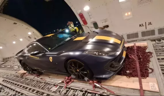 Cận cảnh siêu xe giới hạn Ferrari 812 Competizione đầu tiên về Việt Nam, giá chưa thuế đã gần 15 tỷ đồng