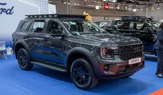 Ngắm hình ảnh "bằng xương, bằng thịt" của Ford Everest Sport với thiết kế và trang bị mới