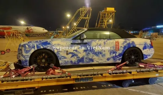 Rolls-Royce Dawn mới về Việt Nam tham dự Gumball 3000 gây thích thú với bộ áo giống gốm sứ