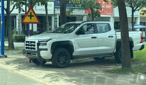 Mitsubishi Triton 2025 xuất hiện trên đường phố trước khi ra mắt Việt Nam vào tháng 9