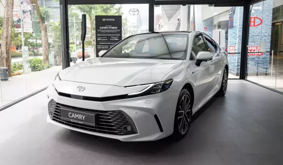 Toyota Camry 2025 được chốt lịch ra mắt Việt Nam, cắt bớt phiên bản 2.5Q