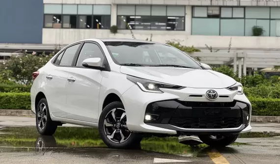 Doanh số của Toyota Việt Nam "cắm đầu" trong tháng Ngâu