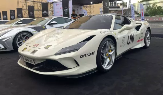 Ngắm nhìn chú "bạch mã" Ferrari F8 Spider độc nhất Việt Nam khoe sắc tại Gumball 3000 2024