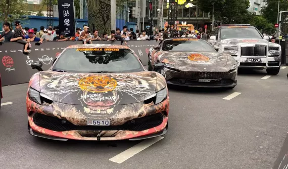 Dàn siêu xe đầy đủ màu sắc của các thành viên Gumball 3000 2024: Có bộ áo lên đến trăm triệu đồng