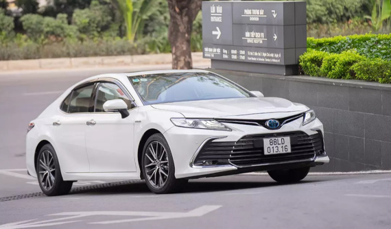 Doanh số sedan hạng D tháng 8/2024: Toyota Camry bán chưa đến 100 xe