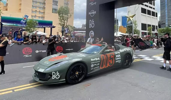 Cận cảnh Ferrari 812 GTS với màu xanh quân đội nhám tại Gumball 3000 2024: "Qua" Vũ cũng sắp nhận bàn giao
