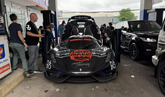 Gumball 3000 2024 bị chặn lại ở Thái Lan vì nghi vấn có thành viên sử dụng tiền giả đổ xăng