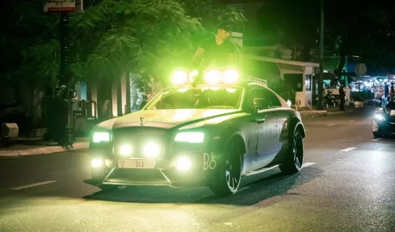 Chi tiết "thần đèn" Rolls-Royce Wraith của dân chơi Ukraine tại Gumball 3000