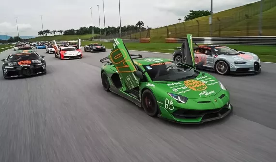 Đoàn xe Gumball 3000 2024 "dợt xe" ở đường đua Sepang: Siêu xe tìm về đúng nơi phô trương hết sức mạnh