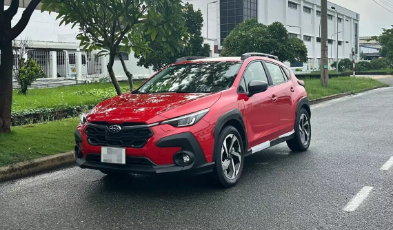 SUV cỡ B Subaru Crosstrek xuất hiện trên đường phố Việt Nam, dự kiến ra mắt vào tháng sau