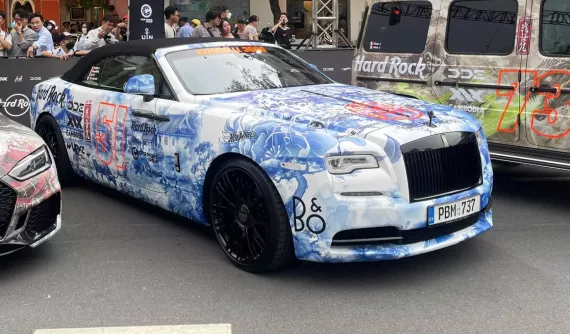 Đây là chiếc xe có bộ áo ấn tượng nhất tại Gumball 3000 2024