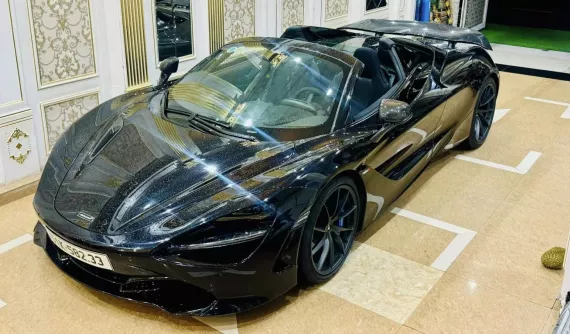 Hoa hậu quý bà hòa bình thế giới 2017 bán lại siêu xe mui trần McLaren 720S Spider chỉ sau 2.600 km trải nghiệm