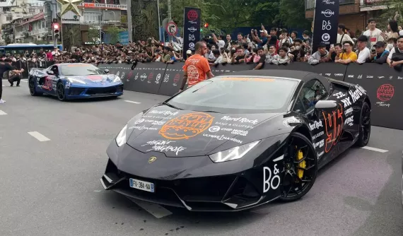 2 chiếc siêu xe Lamborghini Huracan xuất hiện chớp nhoáng ở Việt Nam làm giới mê xe nhớ về ký ức không vui