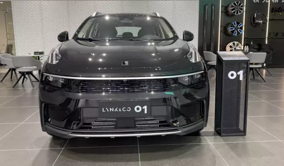 Lynk & Co 01 giảm mạnh trăm triệu đồng để kích cầu doanh số, giá chỉ còn 420 triệu đồng