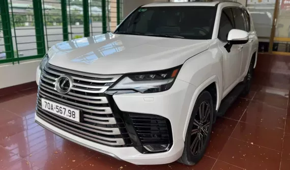 Cận cảnh Lexus LX600 bản 7 chỗ đã qua sử dụng rao bán lại cao hơn cả xe mới, khách cũng chốt mua gần 9 tỷ đồng