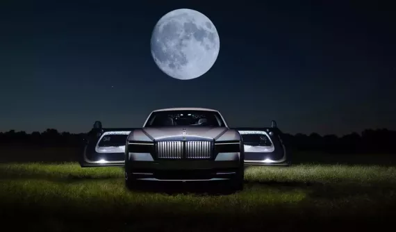 Mua xe Rolls-Royce Spectre như Minh "Nhựa" nhưng đại gia Mỹ lại chọn lớp sơn Holographic độc nhất