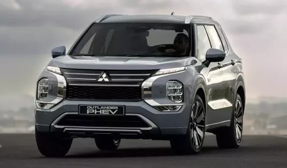 Mitsubishi Outlander PHEV 2025 trình làng, chỉ "ngốn" 0,8 lít xăng trên 100 km
