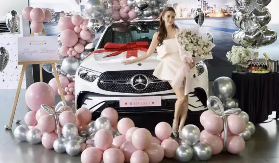 Mỹ nhân VTV Huyền Lizzie tậu xế hộp Mercedes-Benz GLC 300 4Matic gần 3 tỷ đồng
