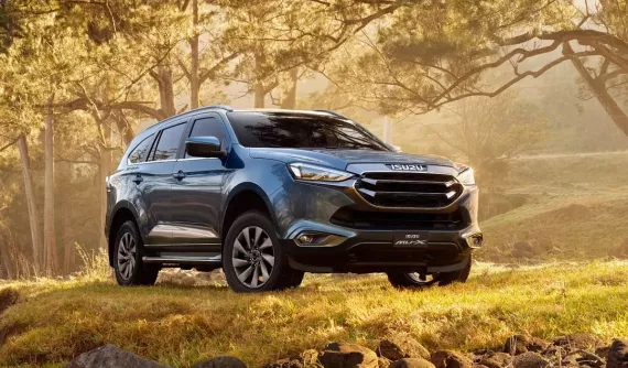 Isuzu mu-X giảm giá đến 215 triệu đồng, bản cao cấp nhất rẻ hơn cả Honda CR-V