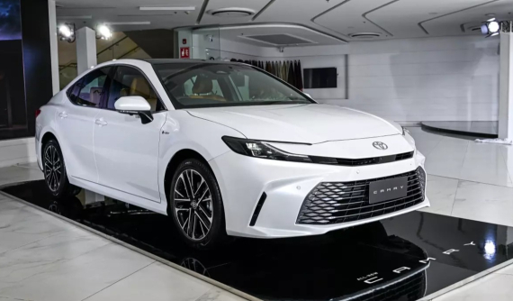 Toyota Camry 2025 chính thức ra mắt Thái Lan với giá từ 1,09 tỷ đồng, bán ở Việt Nam trong năm nay