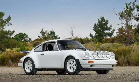 Với 3 triệu đô la, bạn sẽ nghỉ hưu non hay tiếp tục "cày" việc để mua chiếc Porsche 911 SC/RS này