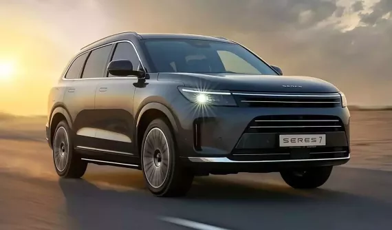 Aito M7 của hãng điện thoại Huawei mới ra mắt tại UAE với tên gọi na ná Series 7 của BMW, giá từ 1,3 tỷ đồng