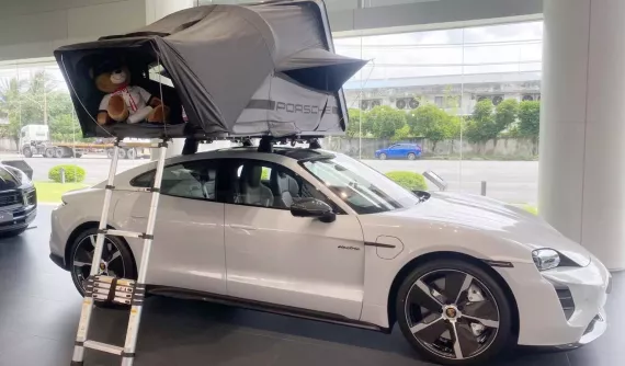 Xe điện Taycan có doanh số lao dốc, may mắn Porsche vẫn còn sản xuất "gà đẻ trứng vàng" Cayenne