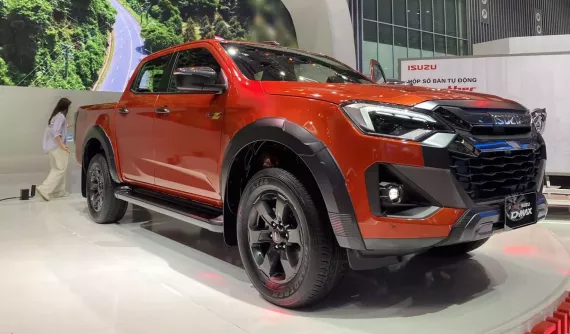 Cận cảnh Isuzu D-Max 2024 mới ra mắt: Thay đổi nhỏ liệu có đổi vận khi đấu Ford Ranger đã bất khả chiến bại