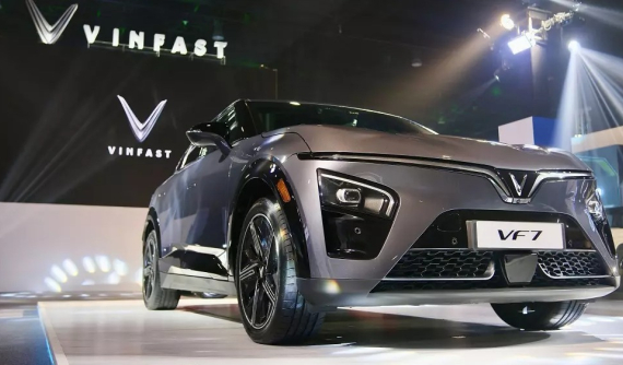 Sau Việt Nam, VinFast VF7 tiếp tục được mở bán ở thị trường Đông Nam Á, giá chỉ từ 638 triệu đồng