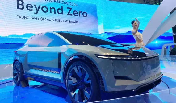 Cận cảnh xe Toyota FT-3e đang được trưng bày ở VMS 2024: Có đến 6 màn hình từ ngoài vào trong