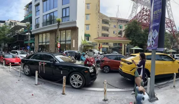 Dàn xe sang rước dâu tại Hà Nội: Có cả Ferrari SF90 Stradale hơn 20 tỷ đồng