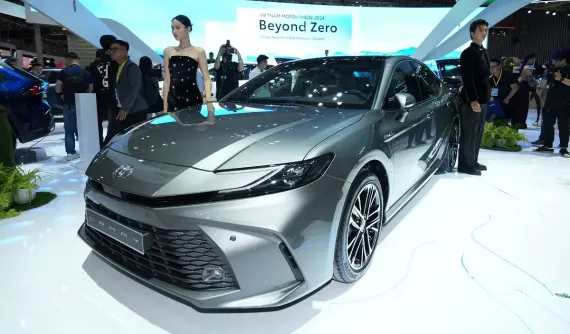 Đặt 3 phiên bản của Toyota Camry 2025 lên bàn cân để so sánh trang bị