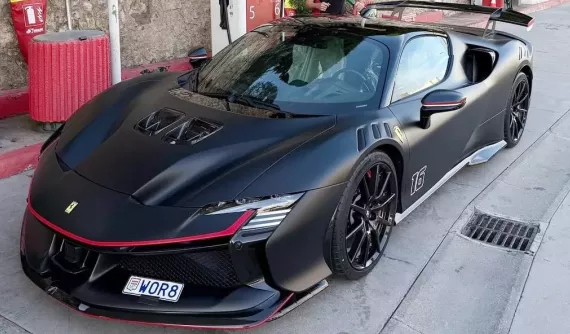 Sau Daytona SP3, Charles Leclerc tiếp tục bổ sung chiếc Ferrari bản giới hạn khác, lần này là SF90 XX