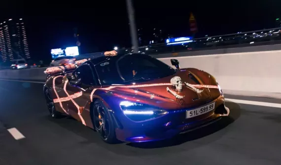 Đại gia tiền số trang trí cho siêu xe McLaren 750S theo phong cách độc lạ