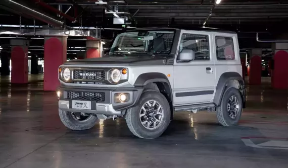 Suzuki Jimny đang bán ở Việt Nam mới ra mắt bản Mata: Cơ hội sau cùng để sở hữu phiên bản không chạy điện tại Châu Âu